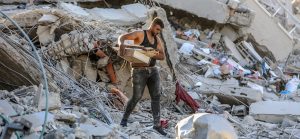 Palestinians return to their destroyed homes after an Israeli military operation east of Deir Al -Balah, in the central Gaza Strip, on August 29, 2024. In de gespreksgroepen van de Remonstrantse kerk bespreken leden en ook belangstellenden van buiten onze kerkgemeente uiteenlopende geloofszaken.
